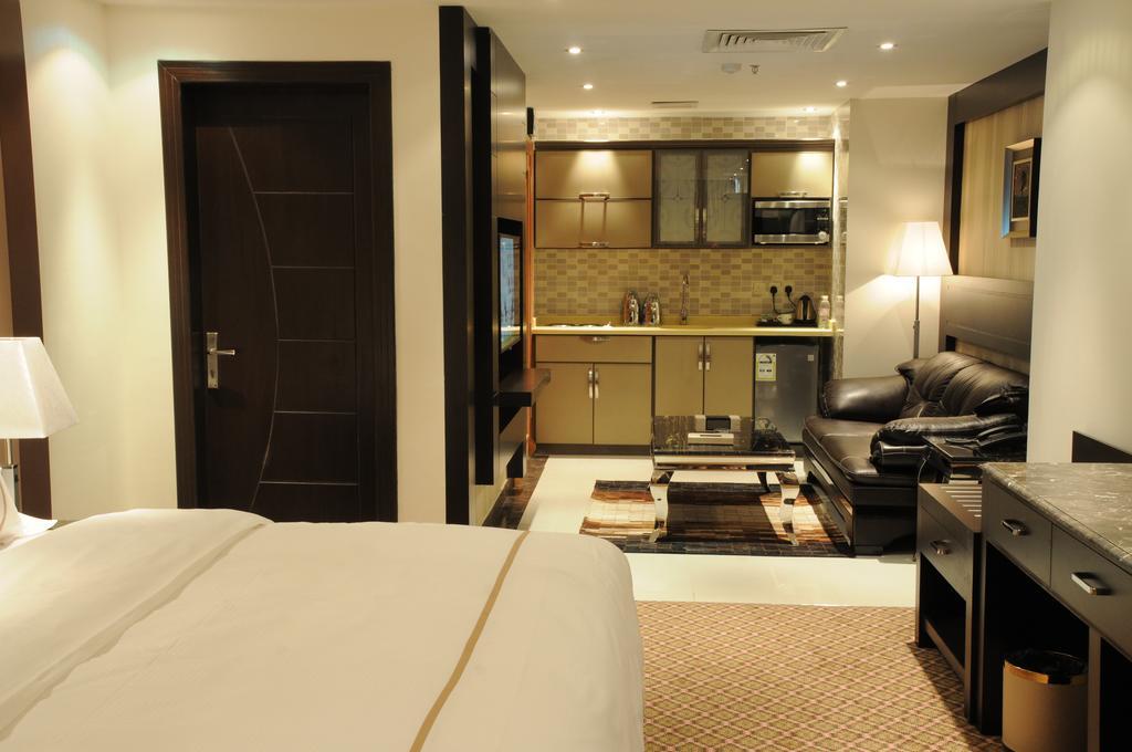 Al Yamama Palace Hotel Suites Riyadh Room photo